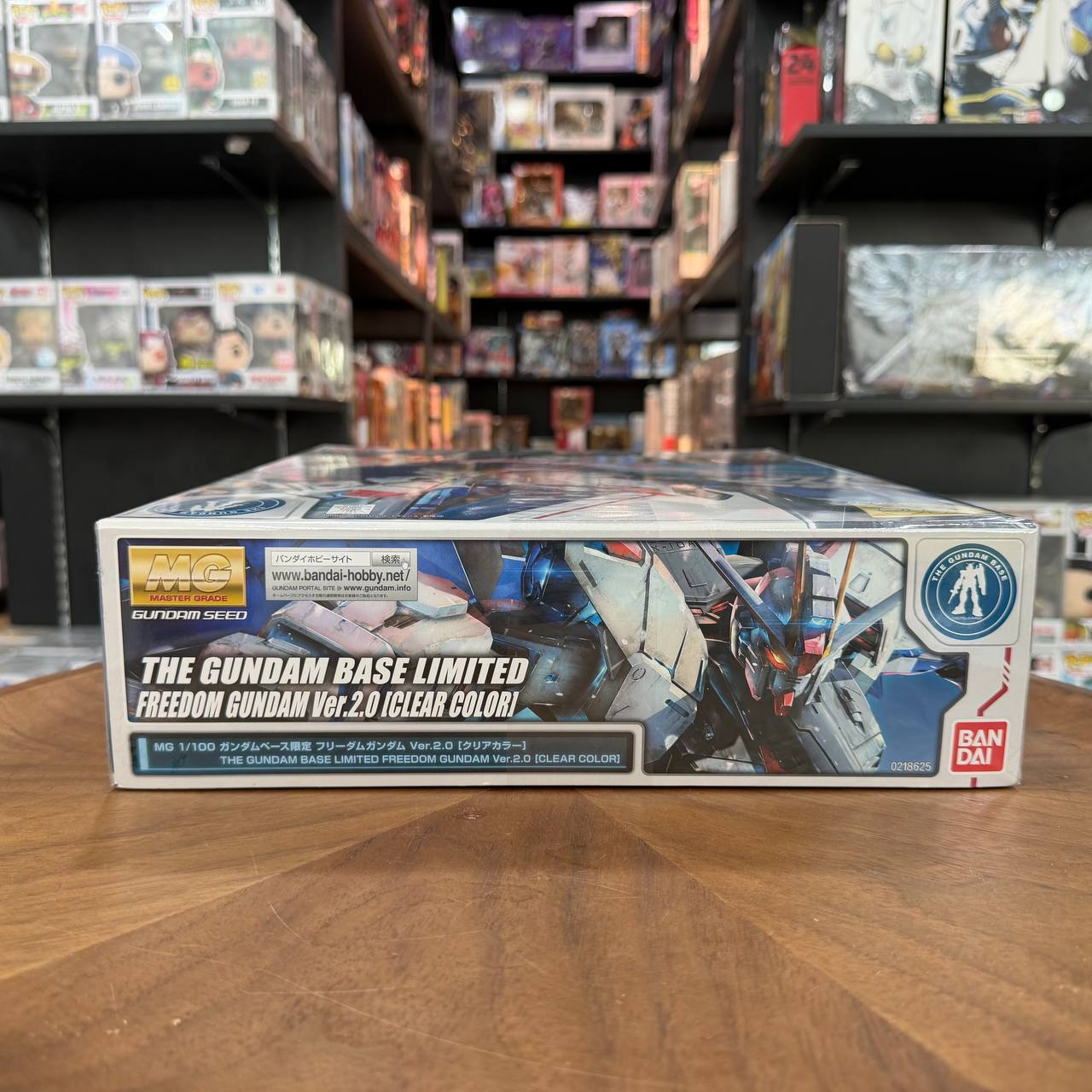 MG 1/100 THE GUNDAM BASE LIMITED FREEDOM GUNDAM Ver.2.0 ［CLEAR COLOR］