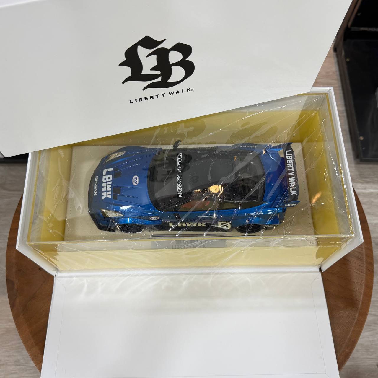 Solido 1:43 Nissan GT-R (R35) with Liberty Walk Body Kit (Calsonic livery)