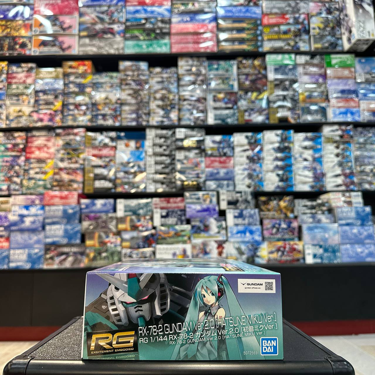 RG RX-78-2 Gundam Ver 2.0 Hatsune Miku Ver Premium Bandai Japan NEW